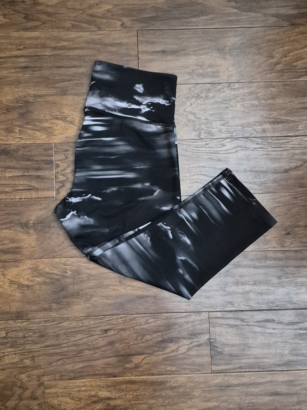 Athletic Workout Cropped Black & White Marble Tie-Dye Leggings Size Large
